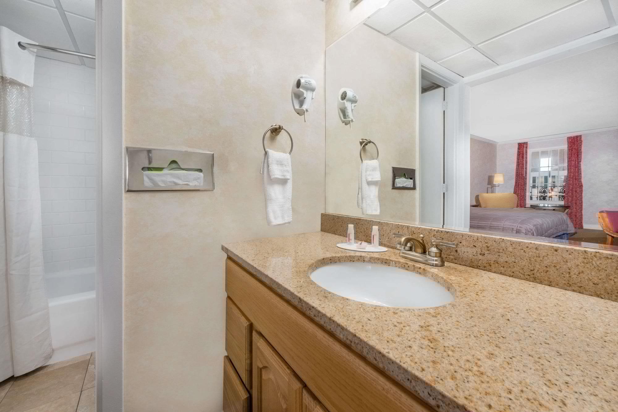 Howard Johnson By Wyndham Burlington Exterior foto